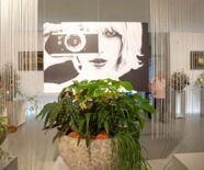 Blumengesteck der 7. Blumenschau mit dem Thema Glanz und Gloria