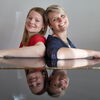 Zu sehen sind Sopranistin Verena Knirck und Pianistin Tina Wolf.