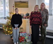 Zu sehen ist der Weihnachtswunschbaum im Jobcenter