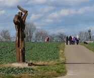 eine Skulptur des Skulpturenpfades Wege zur Kunst in Straßdorf