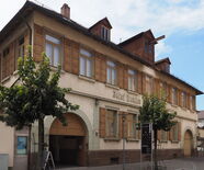 Außenansicht des Gebäudes des Silberwarenmuseums Ott-Pausersche Fabrik