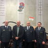 Zu sehen sind Abteilungskommandant Bernhard Wörner, Ortsvorsteher Karl-Andreas Tickert, Stellvertreten Jürgen Klaus, sowie Feuerwehrkommandant Uwe Schubert.der Kommandant