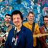 Die Band mit ihren Instrumenten.