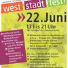 Zu sehen ist das Plakat des Weststadtfestes im Schulhof der Stauferschule