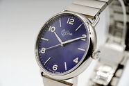 Bifora Uhr mit blauem Ziffernblatt