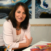 Zu sehen ist Sonja Böttigheimer mit einem gemalten Bild