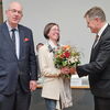 Oberbürgermeister Richard Arnold und Baubürgermeister Julius Mihm gratulieren Sabine Rieger