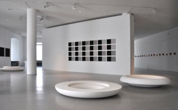 Ausstellungsansicht: Poesie der Stille. Hasso von Henninges (Malerei) – Hans Karl Kandel (Skulptur)