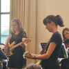 Zu sehen ist eine Musikergruppe der Erwachsenen Ensembles.