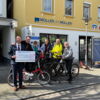 Zu sehen sind die Initiatoren der Fahrradabstellanlagen.