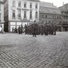 US-Soldaten auf dem Marktplatz vor der Woha, am 24. Mai 1945. Foto: Frank W. Milburn / Stadtarchiv Schwäbisch Gmünd