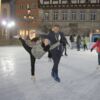 Zu sehen ist Oberbürgermeister Richard Arnold auf der Eisbahn in Schwäbisch Gmünd
