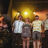 Ein Gruppenbild der Musiker.