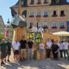 Zu sehen sind die Organisatoren des Kinderspielplatzes