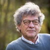 Zu sehen ist ein Portraitbild von Hubert Klöpfer