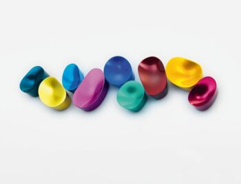 Installation Wandobjekte, 9-teilig, 2020, MDF, Chromlack, 145 × 40 × 10 cm. © VG Bild-Kunst, Bonn 2023. Foto: Henry M. Linder, Kisslegg.