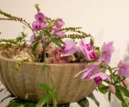 Blumengesteck der 7. Blumenschau mit dem Thema Glanz und Gloria