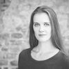 Zu sehen ist die Sopranistin Anne Schneider