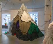 Zu sehen ist das Kunstwerk Berg.