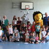 Zu sehen ist ein Gruppenfoto mit den Teilnehmern des Mini-Sportabzeichens in Degenfeld