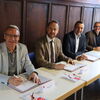 Zu sehen sind die Vertragspartner von der BARMER, KSK Ostalb, Sportverband und Erstem Bürgermeister Baron bei der Vertragsunterzeichnung