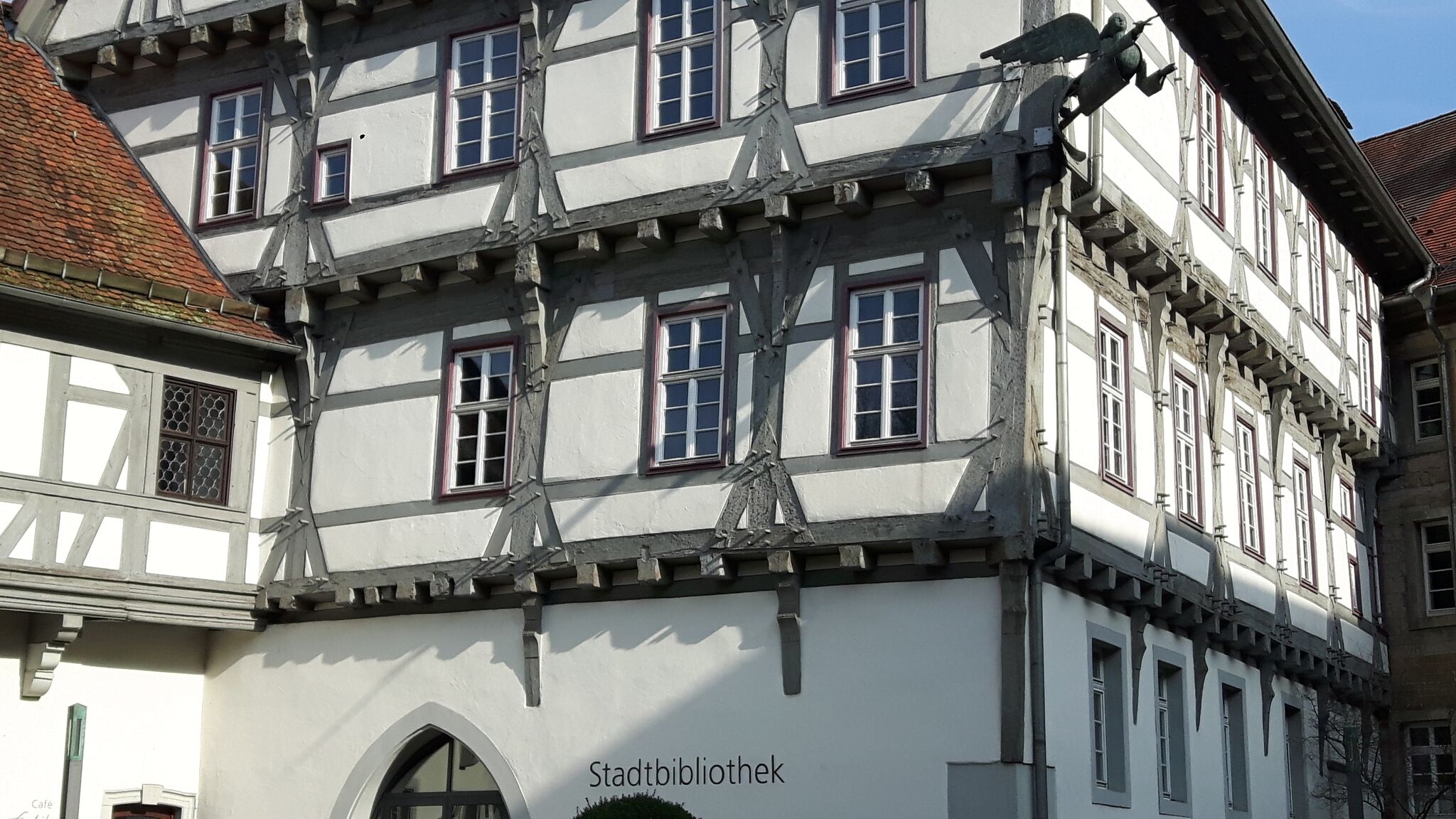  Flohmarkt der Stadtbibliothek - Schwäbisch Gmünd Illustration 